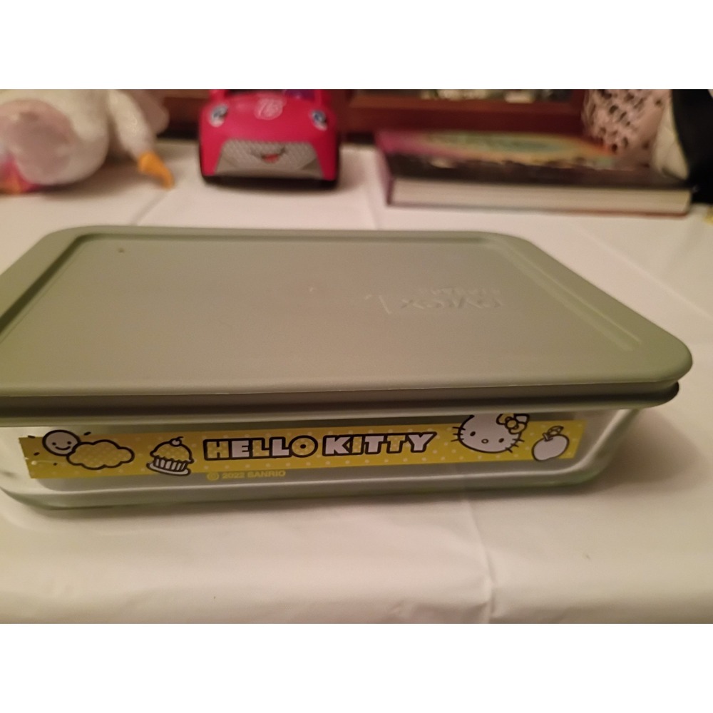GUC Pyrex Hello Kitty Container w/ Lid Food Storage 8 x 6 Themed Decal